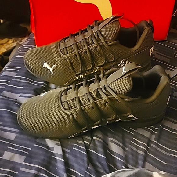 Pumas Athlete Shoes - Picture 2 of 4